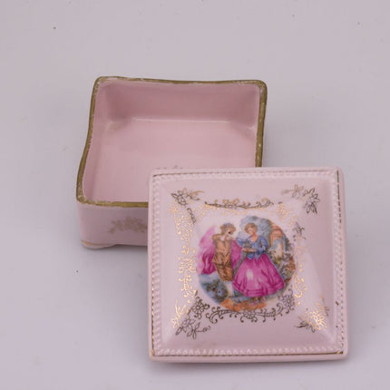 Boite à bijoux ancienne carrée en porcelaine rose avec motifs fleuris