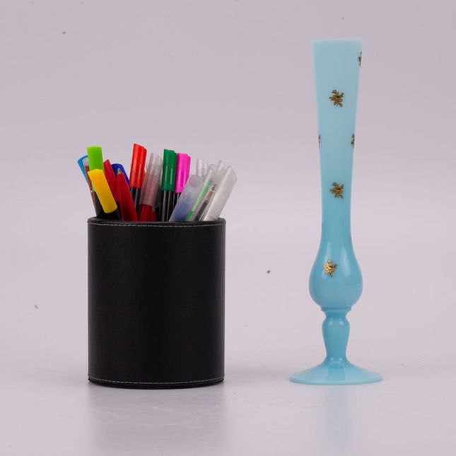 Vase soliflore bleu vintage et motifs dorés