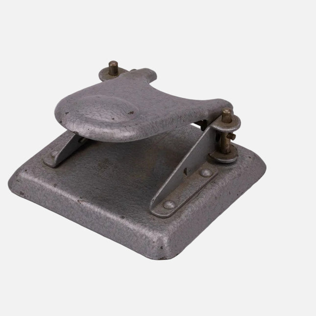 Perforatrice vintage en métal argenté