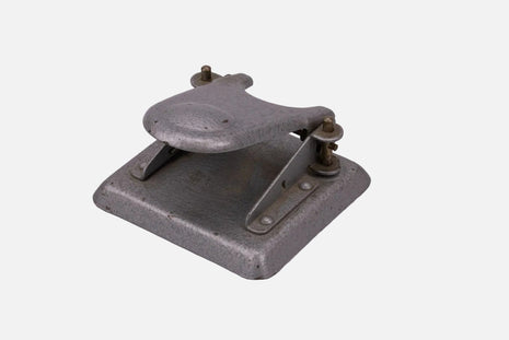 Perforatrice vintage en métal argenté