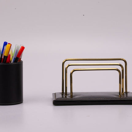 Porte-lettre en cuir noir et laiton