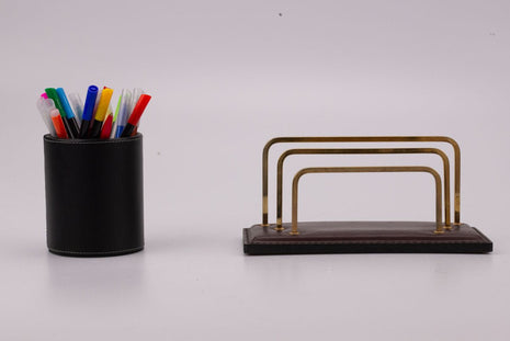 Porte-lettre en cuir brun et laiton doré