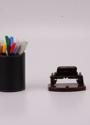 Perforatrice en métal bordeaux