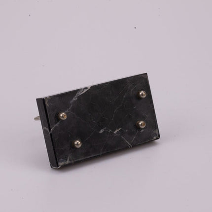Porte-lettre élégant en marbre noir et métal