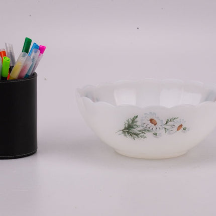 Saladier Arcopal blanc avec motifs fleurs blanches