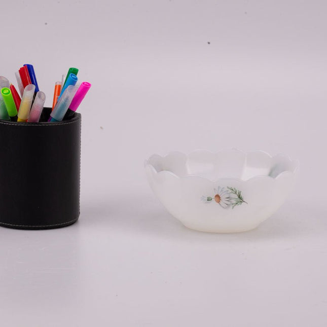 Petit saladier Arcopal motifs fleurs blanches