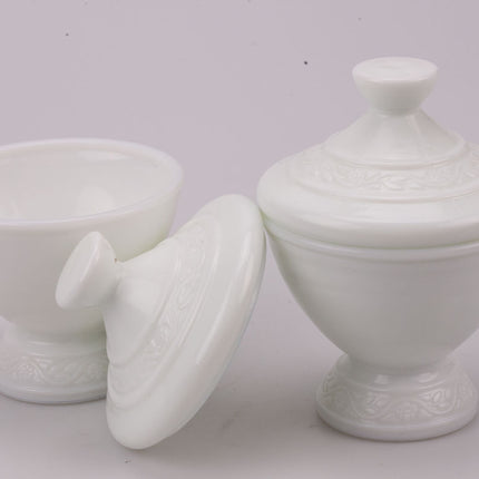 2 pots blancs avec couvercle en opaline