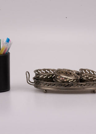 Plateau en étain et faïence avec 8 sous verres motifs fleuris