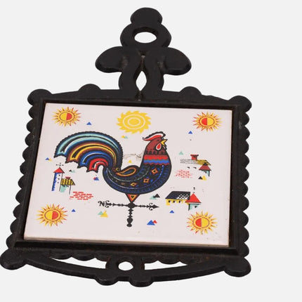 Sous-plat ou déco en fer forgé et faïence dessin de coq
