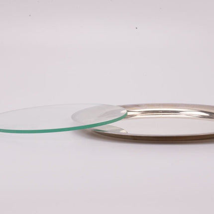 Glazen en metalen gebakskoepel