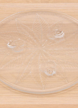 Plat en verre sculpté aux motifs de feuilles sculptées