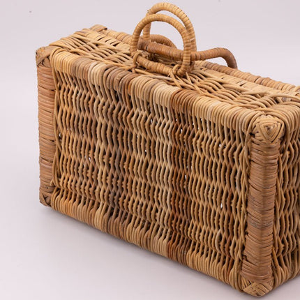 Valisette beige en osier refermable avec hanse