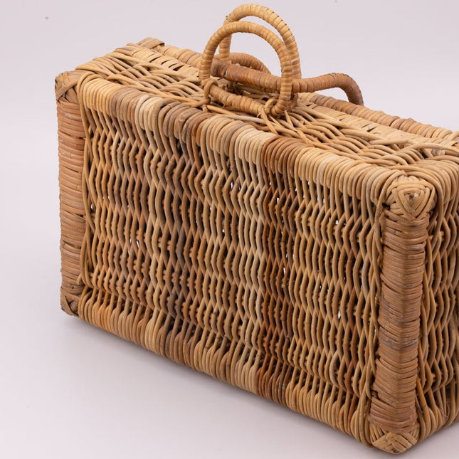 Valisette beige en osier refermable avec hanse