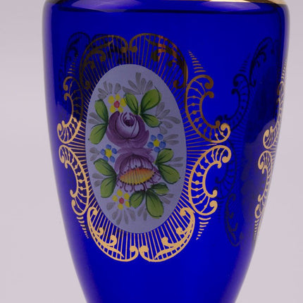 Vase bleu en cristal de Bohème aux détails dorés
