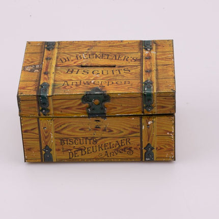 Boîte ancienne marronne en métal Biscuits De Beukelaer
