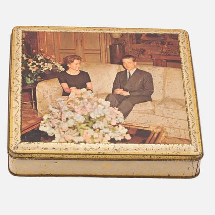 Boîte ancienne en métal Delacre famille royale belge