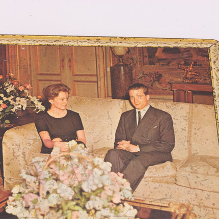 Boîte ancienne en métal Delacre famille royale belge