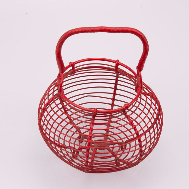 Panier à œufs rouge vintage