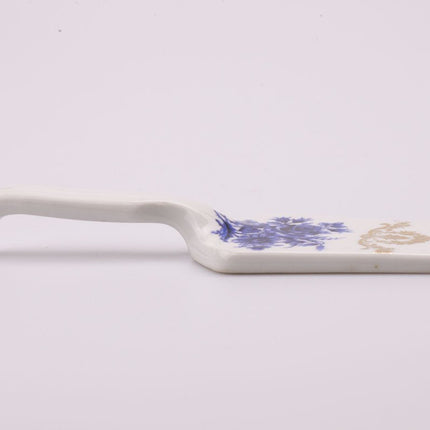 Porcelain pie server