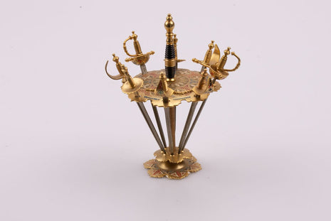 Piques apéritif en forme d'épées Toledo doré