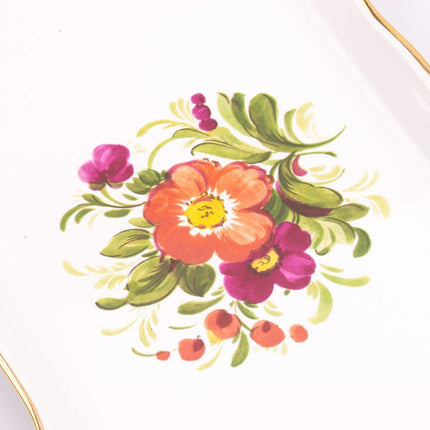 Plateau en porcelaine Revol blanc aux motifs fleuris et bord doré