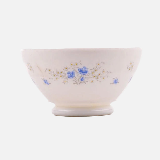 4 bols Arcopal blancs aux motifs floraux bleus