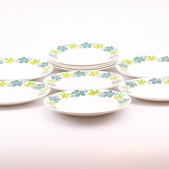 Assiette plate Digoin Sarreguemines blanche avec fleures vertes et bleues