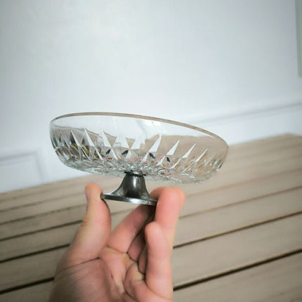 Coupelle en cristal avec pied avec motifs relief
