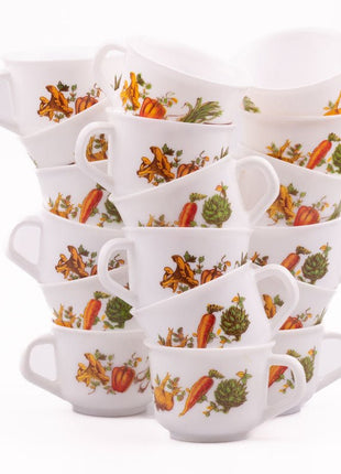 Tasse Arcopal Pot-au-feu blanche avec motifs légumes 