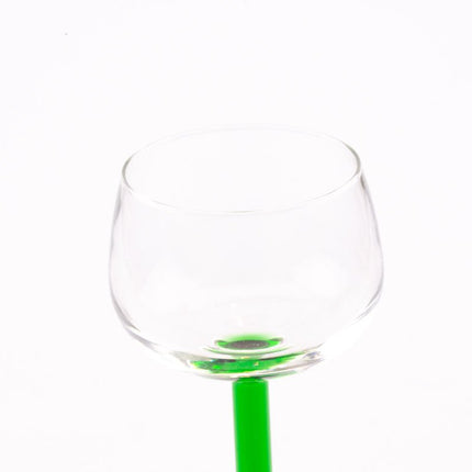 Verre à vin blanc d'Alsace avec pied droit vert
