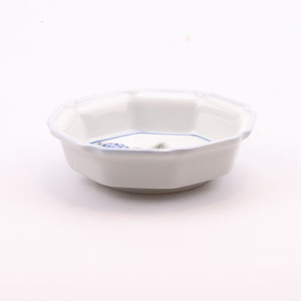 Coupelle octogonale Takahashi en porcelaine blanche et motifs bleus