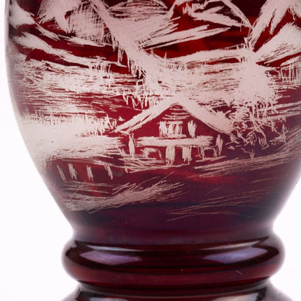 Verre transparent et rouge gravé paysage montagneux