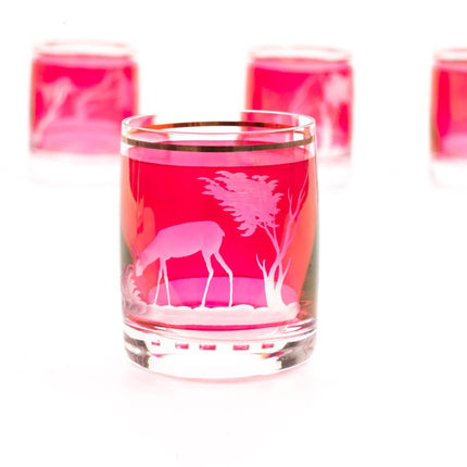 Ensemble de 6 verres et d'une cruche en cristal rouge