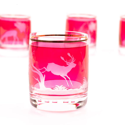 Ensemble de 6 verres et d'une cruche en cristal rouge