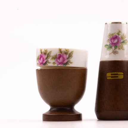 Set of 4 egg cups and salt shaker