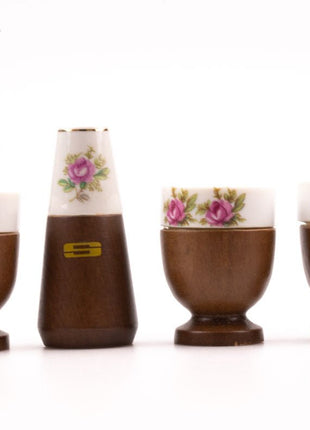 Set van 4 eierdopjes en een zoutvaatje