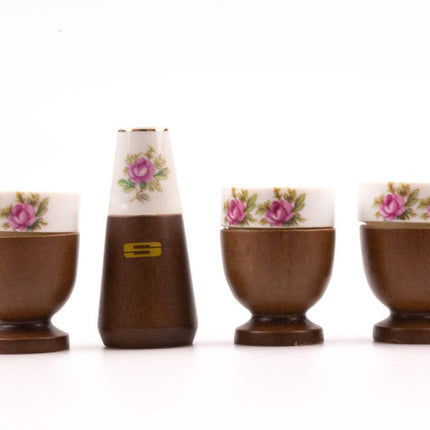 Set of 4 egg cups and salt shaker