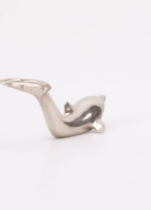 Vintage chromen flesopener in de vorm van een dolfijn