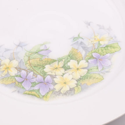 Plat Graf Von Henneberg en porcelaine avec motifs fleuris