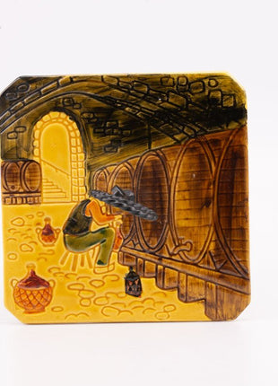 Plateau à fromage Vallauris faïence jaune avec dessin cuves de vin