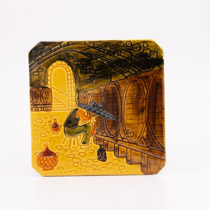 Plateau à fromage Vallauris faïence jaune avec dessin cuves de vin