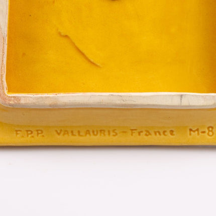 Plateau à fromage Vallauris faïence jaune avec dessin cuves de vin