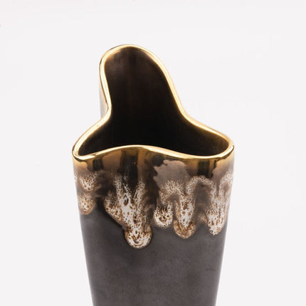 Vase with a gold rim
