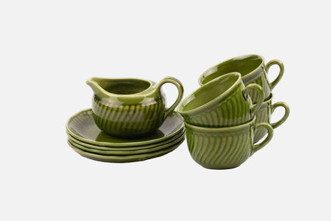 Lot de 4 tasses et pot à lait Boch en porcelaine verte