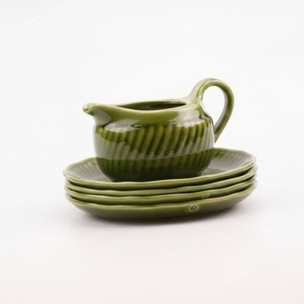 Lot de 4 tasses et pot à lait Boch en porcelaine verte