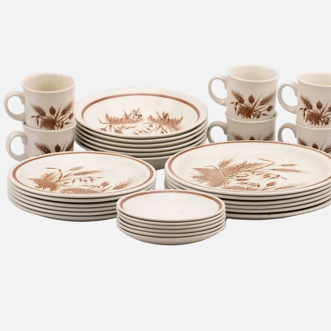 Superbe service d'assiettes et tasses Churchill en faïence (6 tasses, 6 soucoupes, 18 assiettes)