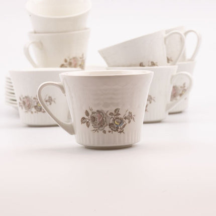 Lot de 8 tasses et sous-tasses Pontesa en porcelaine blanche aux motifs fleuris
