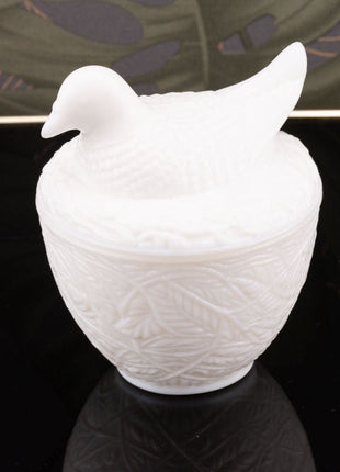 Bonbonnière pigeon de la manufacture Avon