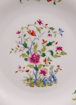Grande assiette en porcelaine de Limoges blanche avec motifs fleuris