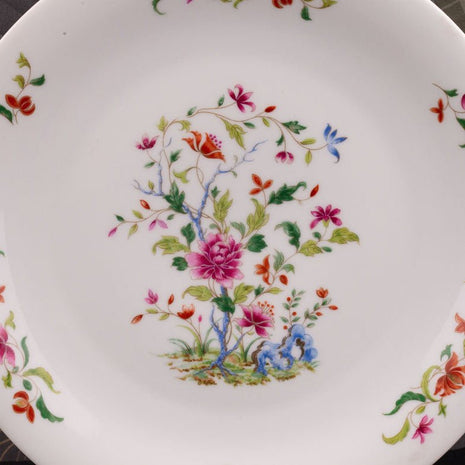 Grande assiette en porcelaine de Limoges blanche avec motifs fleuris